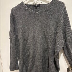 Uniqlo Women's V-Neck Sweater in Charcoal Gray
